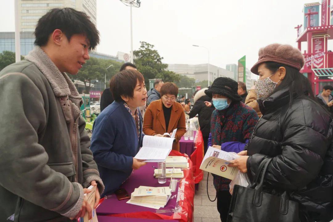 湘乡市教育局领导团队，引领教育改革与发展的新生力量